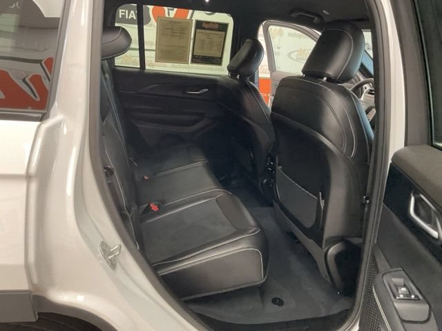 2023 Jeep Grand Cherokee Utility 4D Altitude 4WD - Image 27