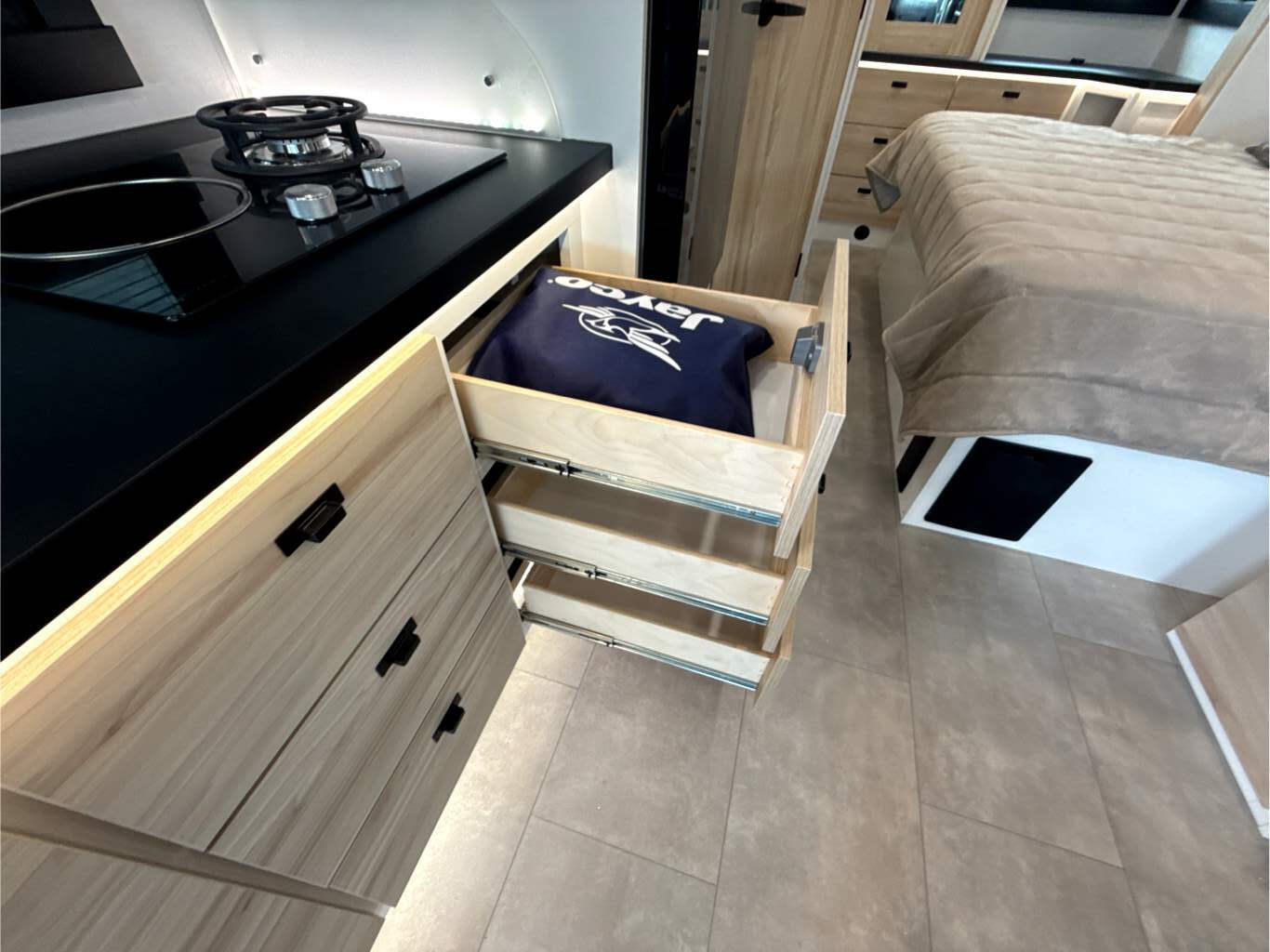2027 JAYCO MELBOURNE PRESTIGE 25LP - Image 21