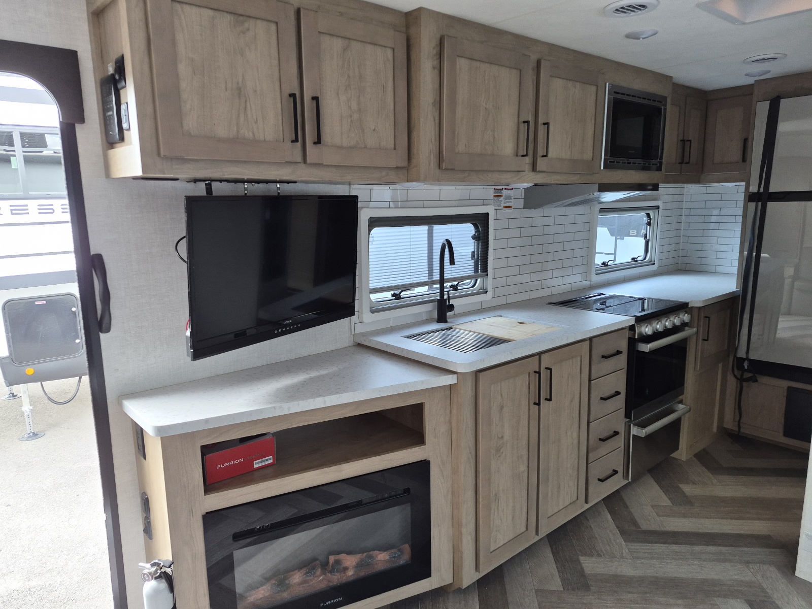 2023 Ember RV Touring Edition 21MRK - Image 6