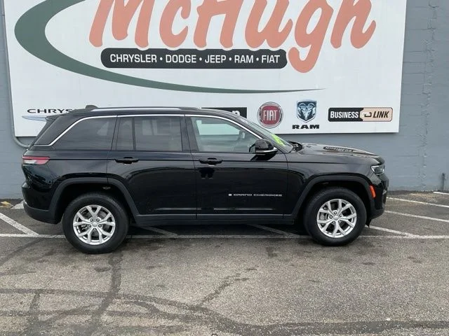 2023 Jeep Grand-Cherokee-L Laredo Altitude 4x4 - Image 4