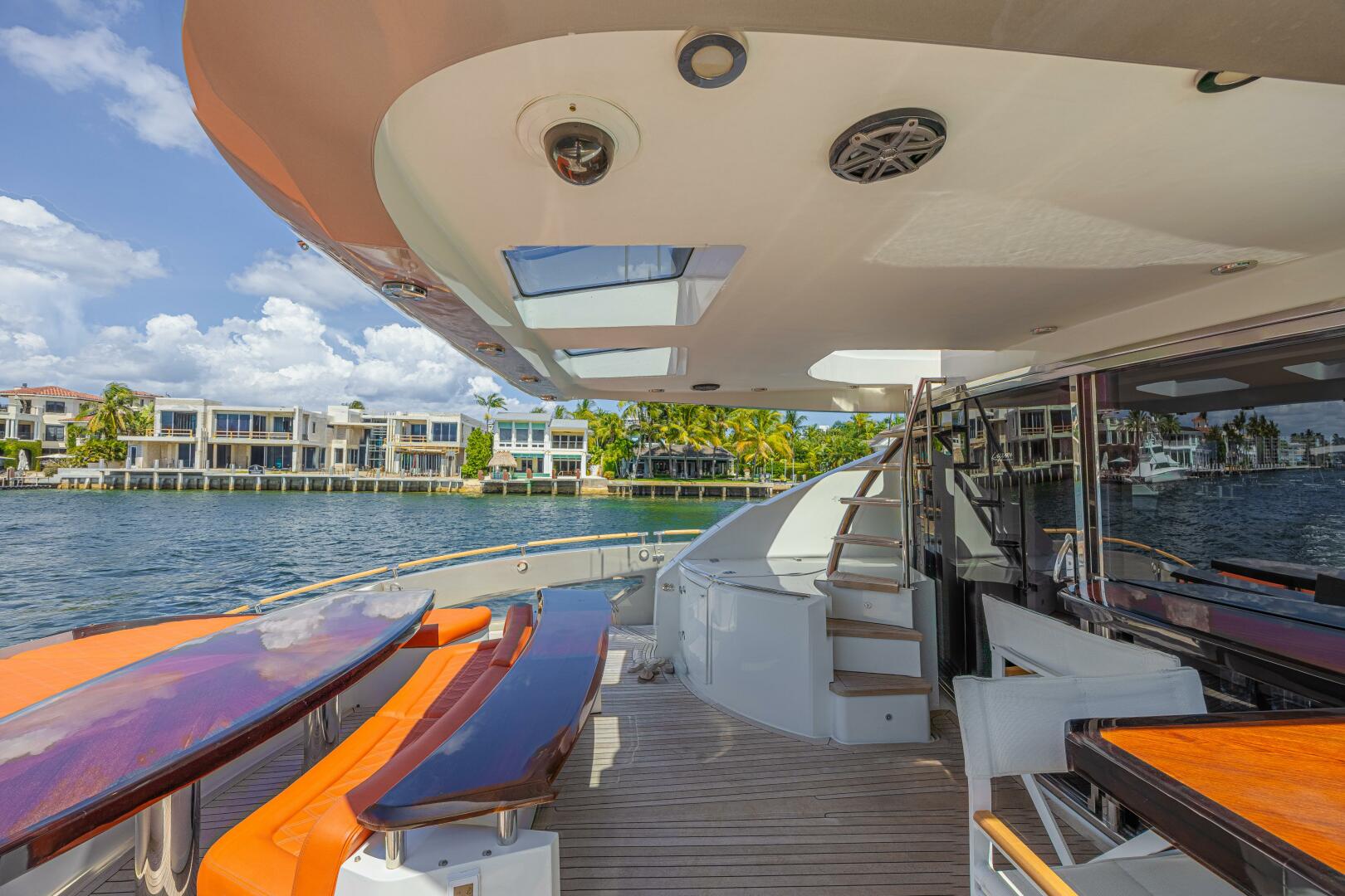 2010 Lazzara Yachts LSX 92 - Image 19
