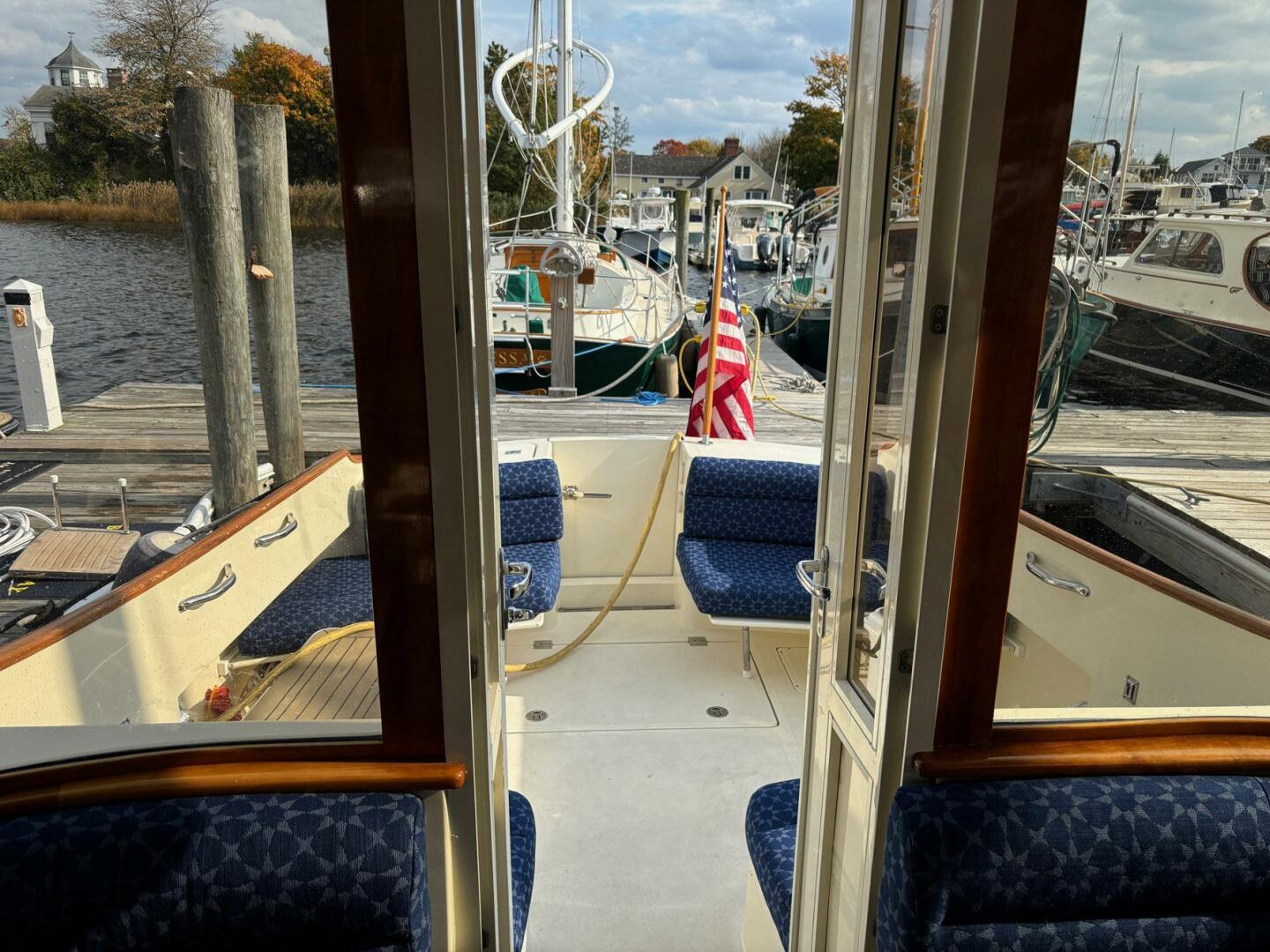 2005 Hinckley Talaria 44 Motor Yacht - Image 19