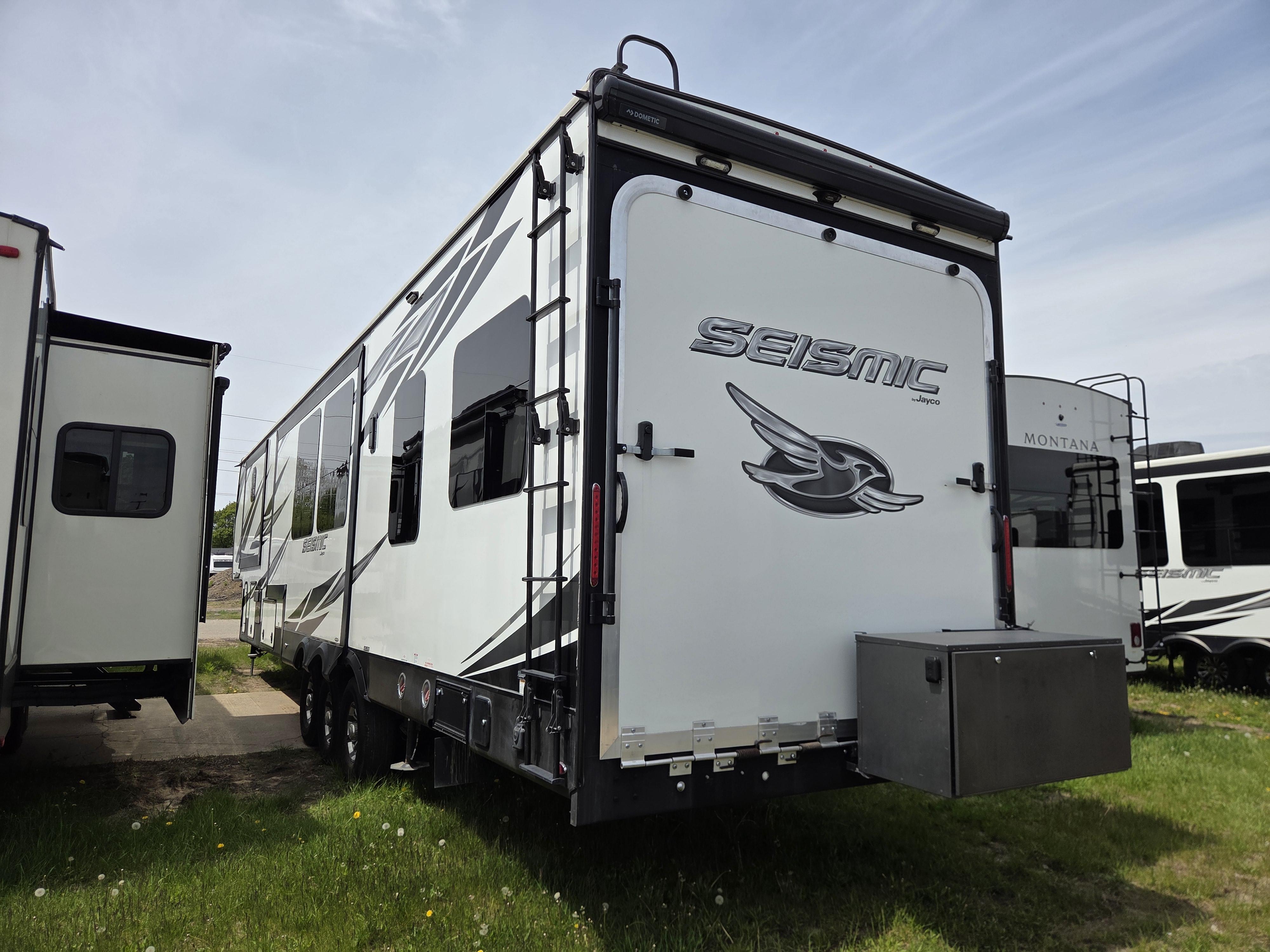 2021 Jayco Seismic 4113 - Image 3