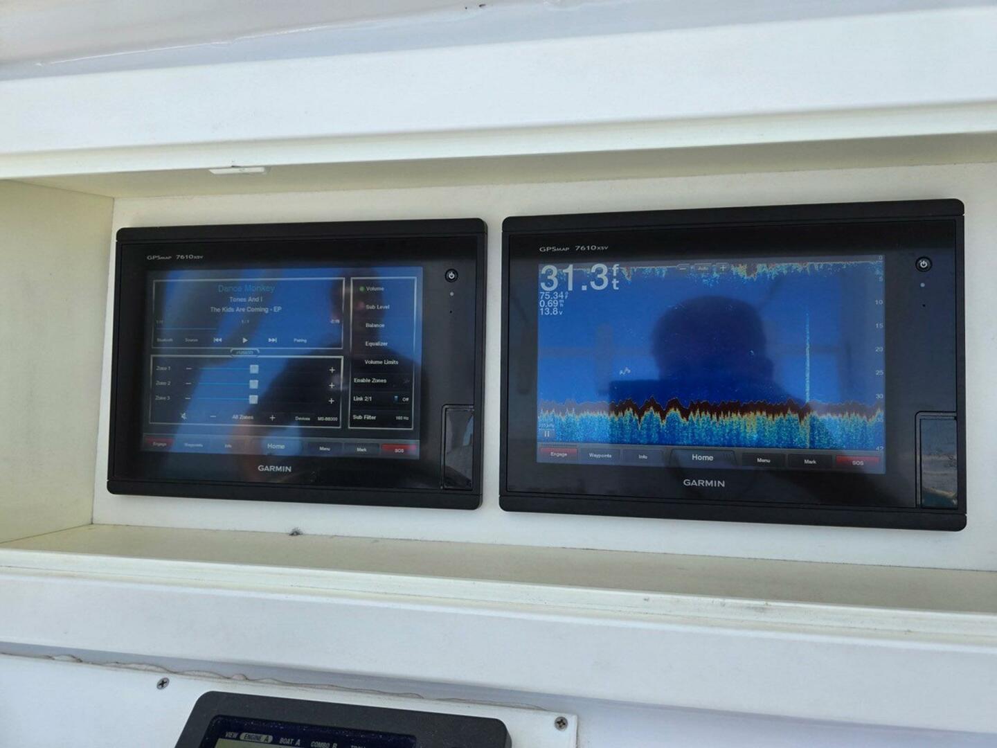 2012 Contender Custom 33 Center Console - Image 14