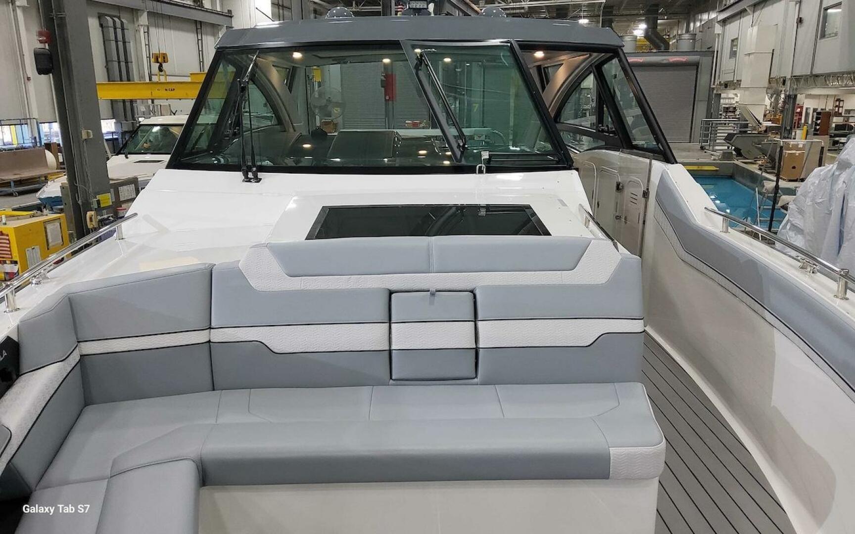 2024 Formula 430 Super Sport Crossover - Image 32
