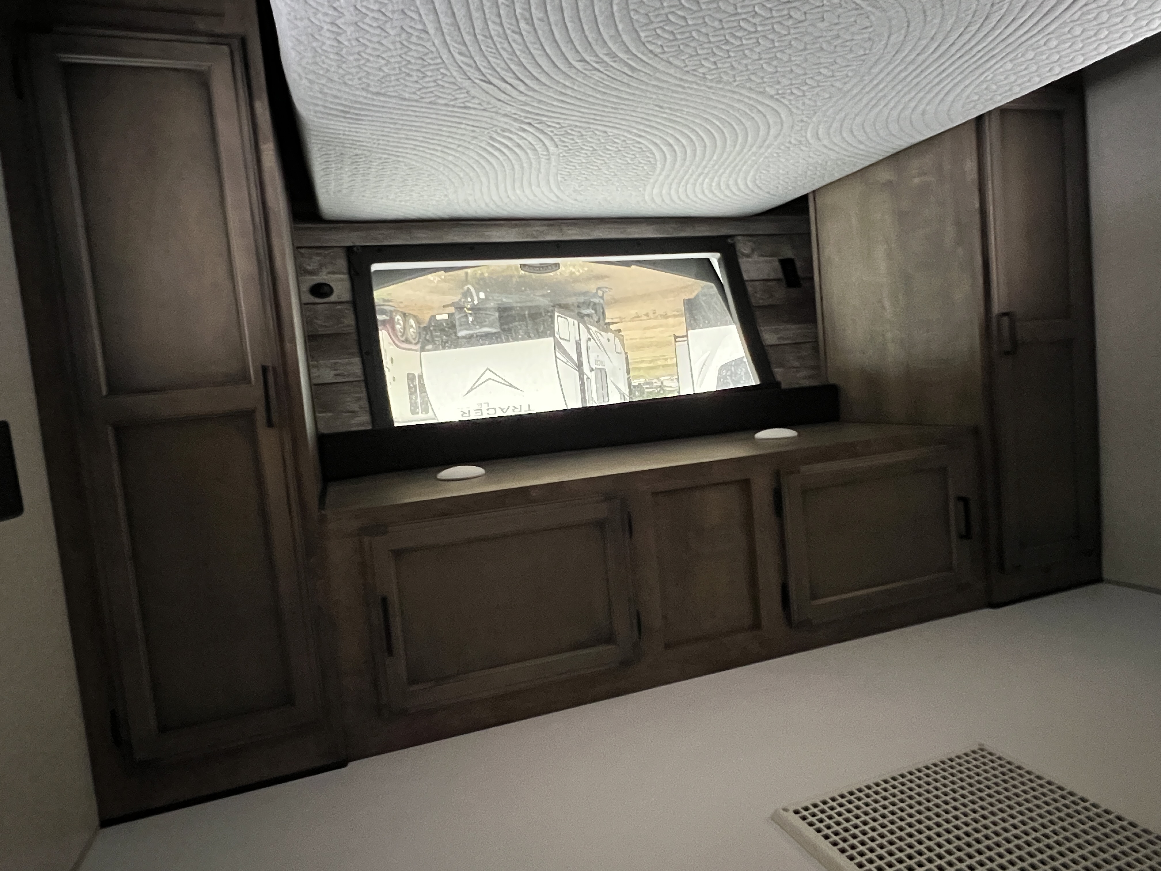 2022 VENTURE RV SPORTREK 327VIK - Image 44