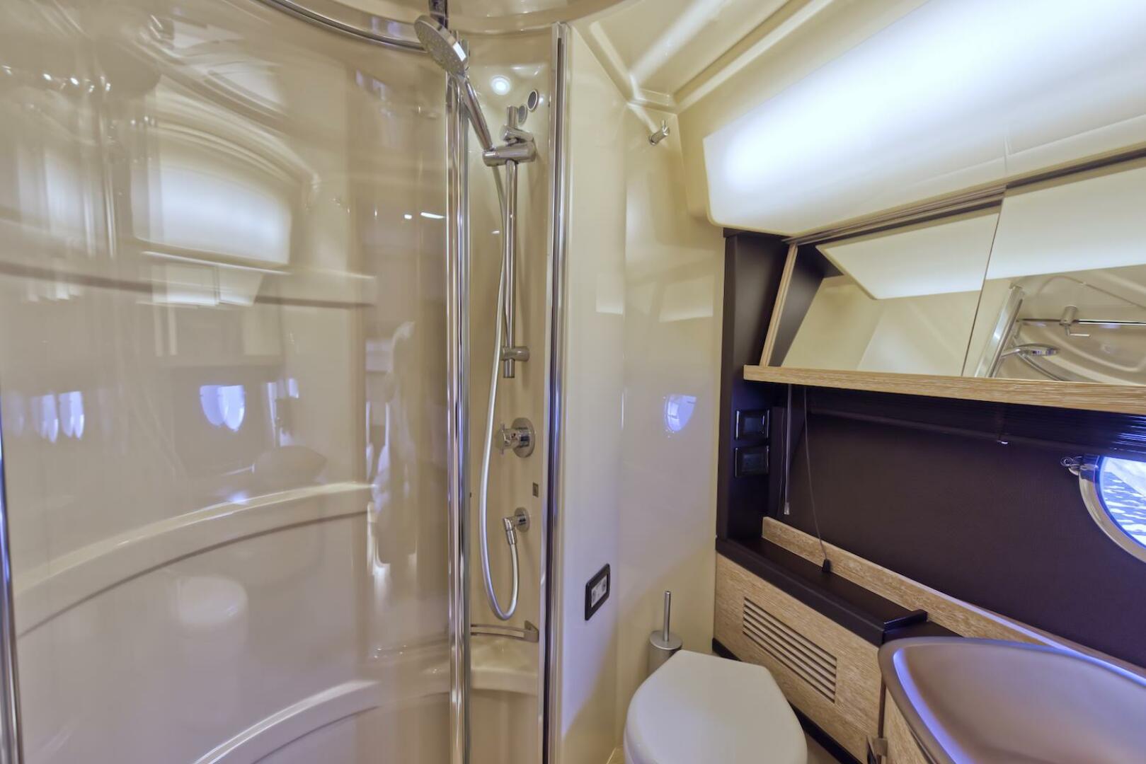 2015 Azimut 64 Flybridge - Image 40