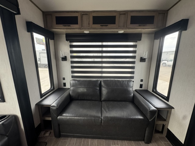 2022 Forest River Cherokee Arctic Wolf 3880 SUITE - Image 19