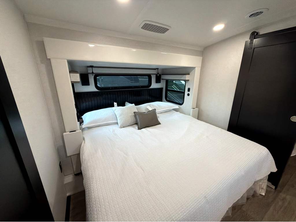 2027 JAYCO PINNACLE 39FBRL - Image 16