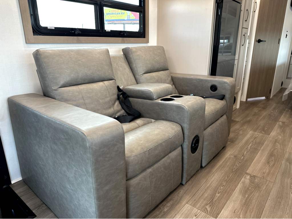 2027 JAYCO GREYHAWK XL 32U - Image 11