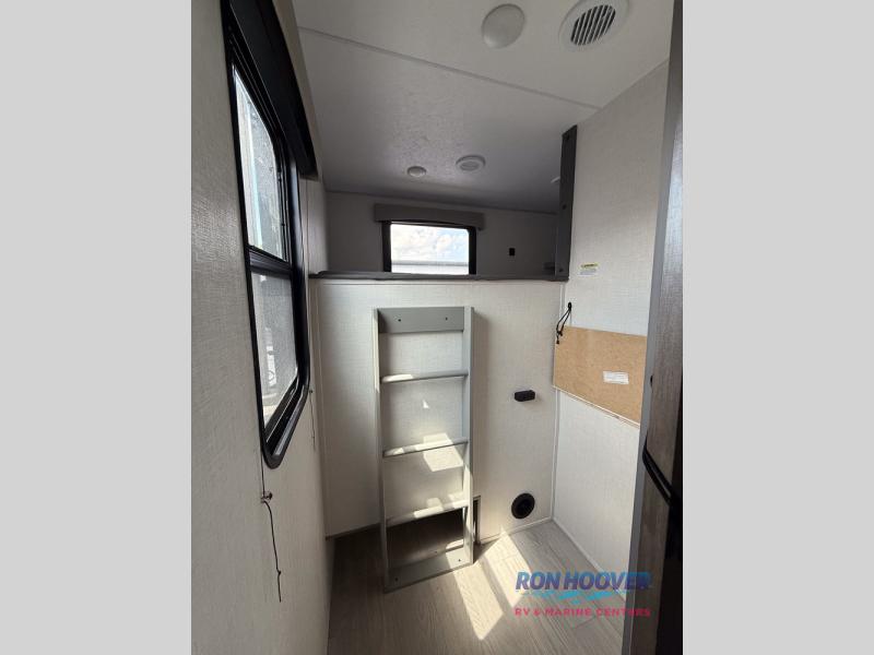 2025 COACHMEN 282DORM - Image 9