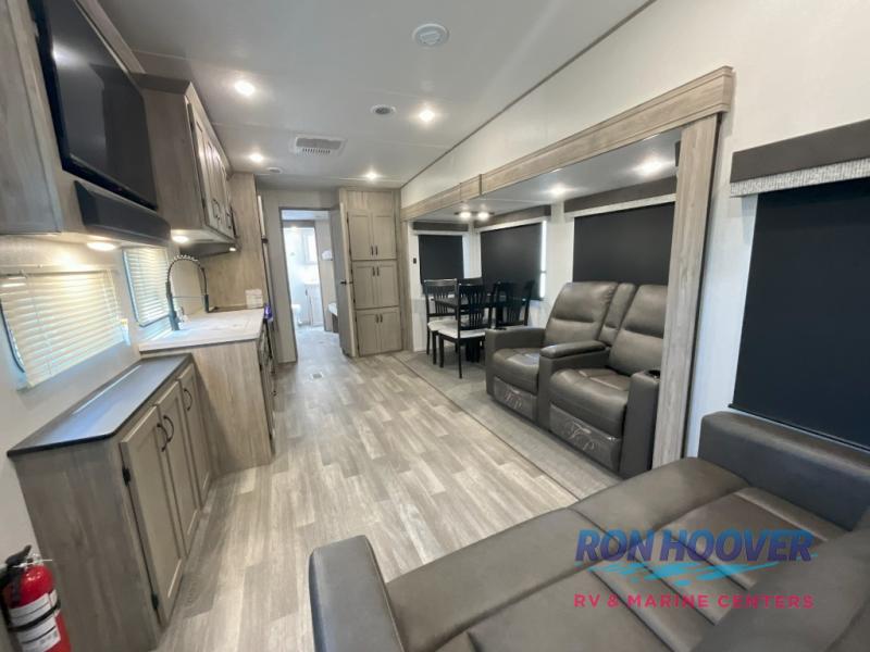 2024 COACHMEN 368TBH - Image 2