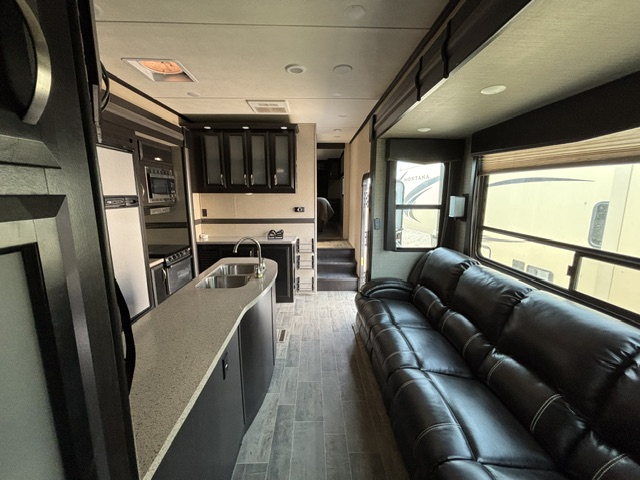 2018 Dutchmen Voltage Triton 3551 - Image 33