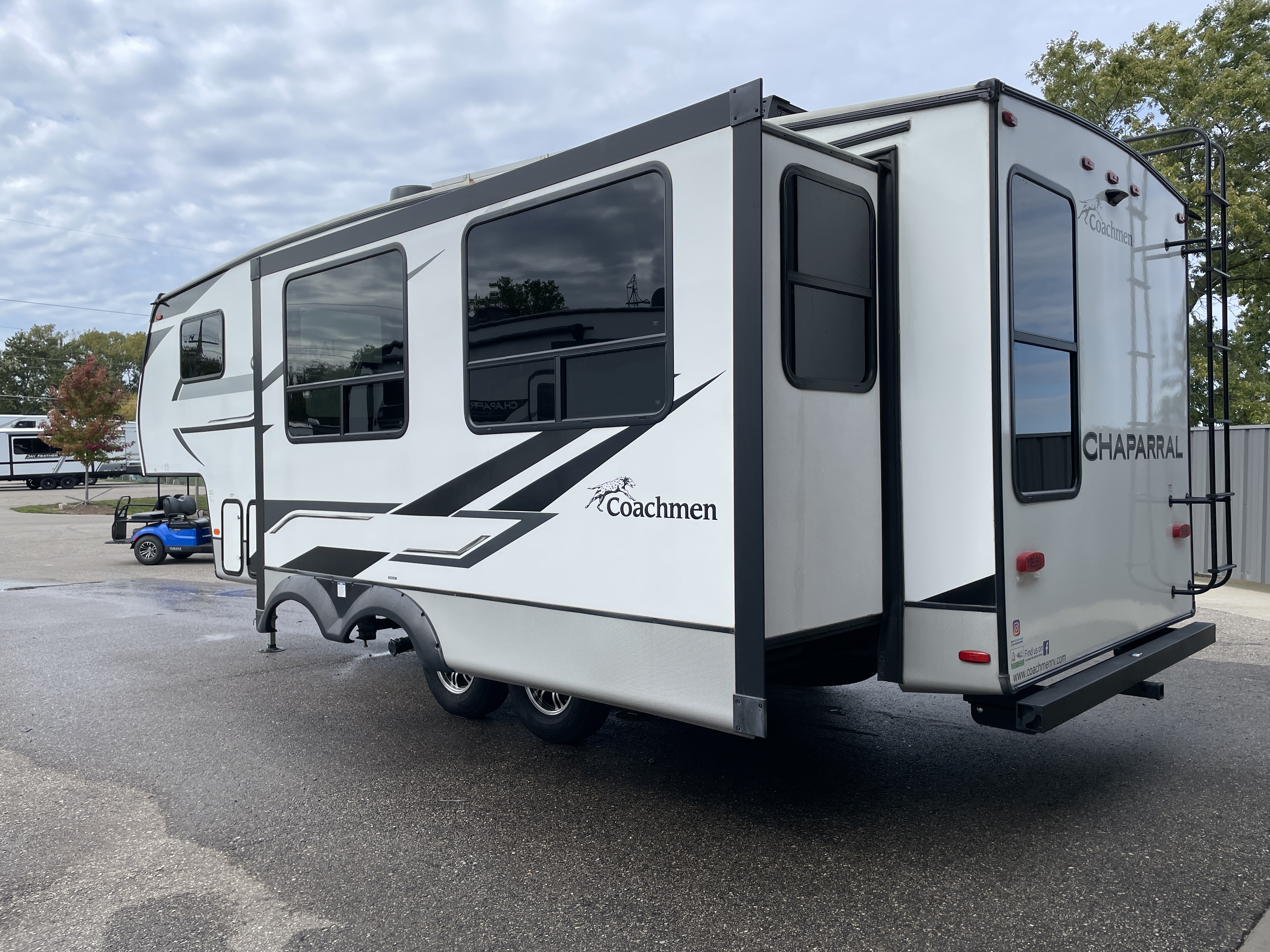 2023 Coachmen Chaparral Lite 25RE - Image 3