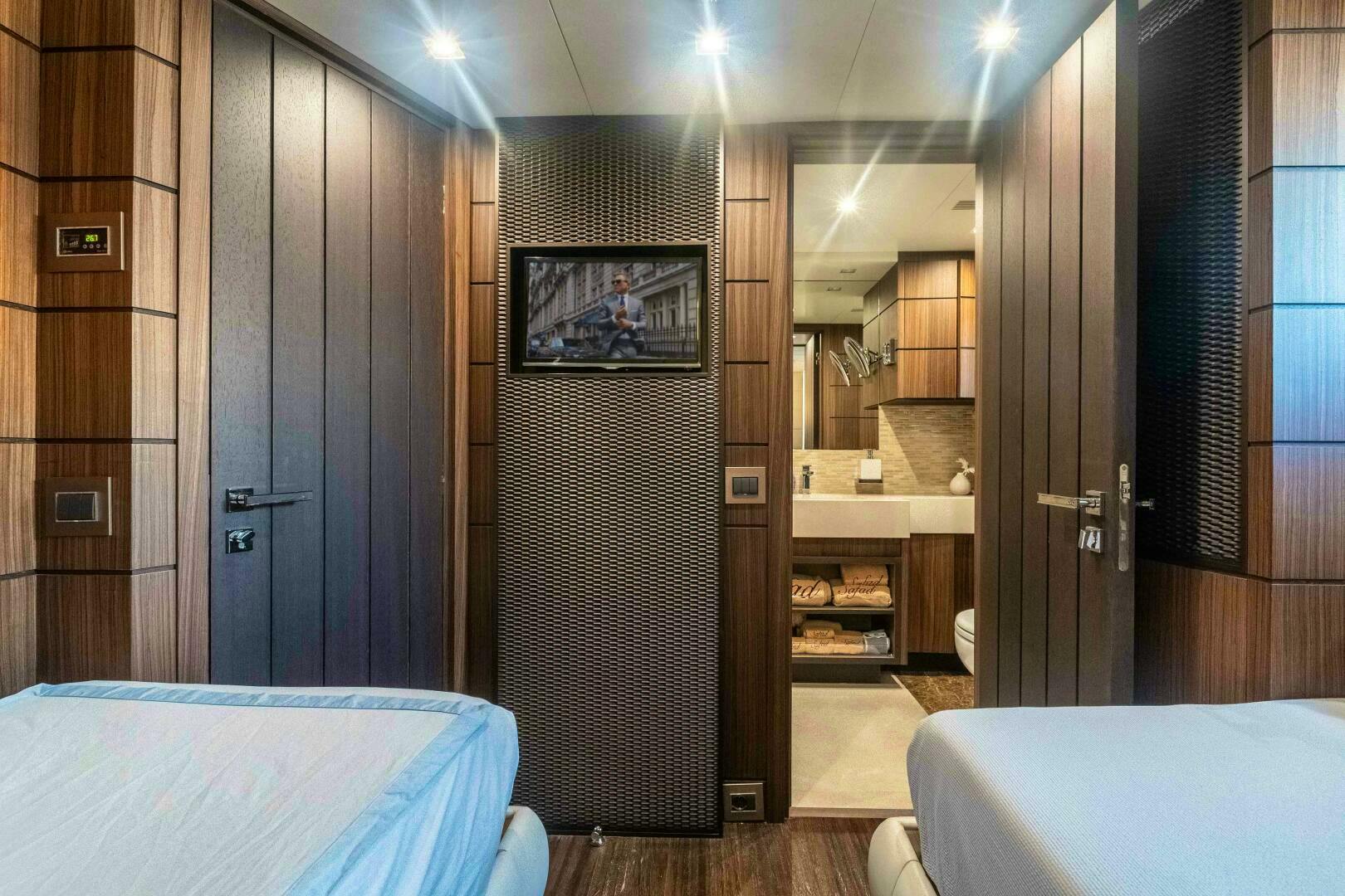 2015 Benetti Benetti Classic 121 - Image 43