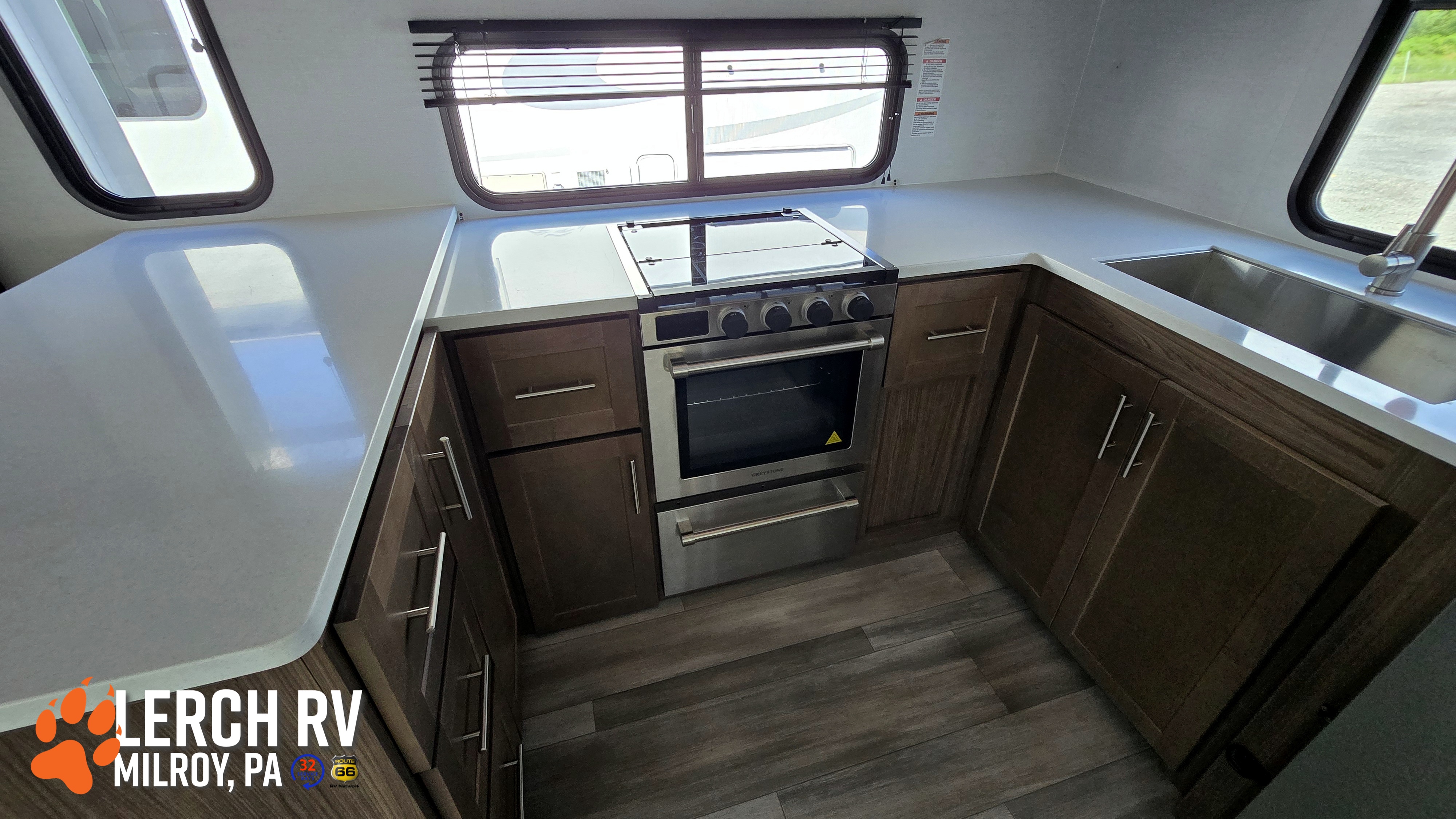 2024 Alliance RV Avenue 33RKS - Image 23