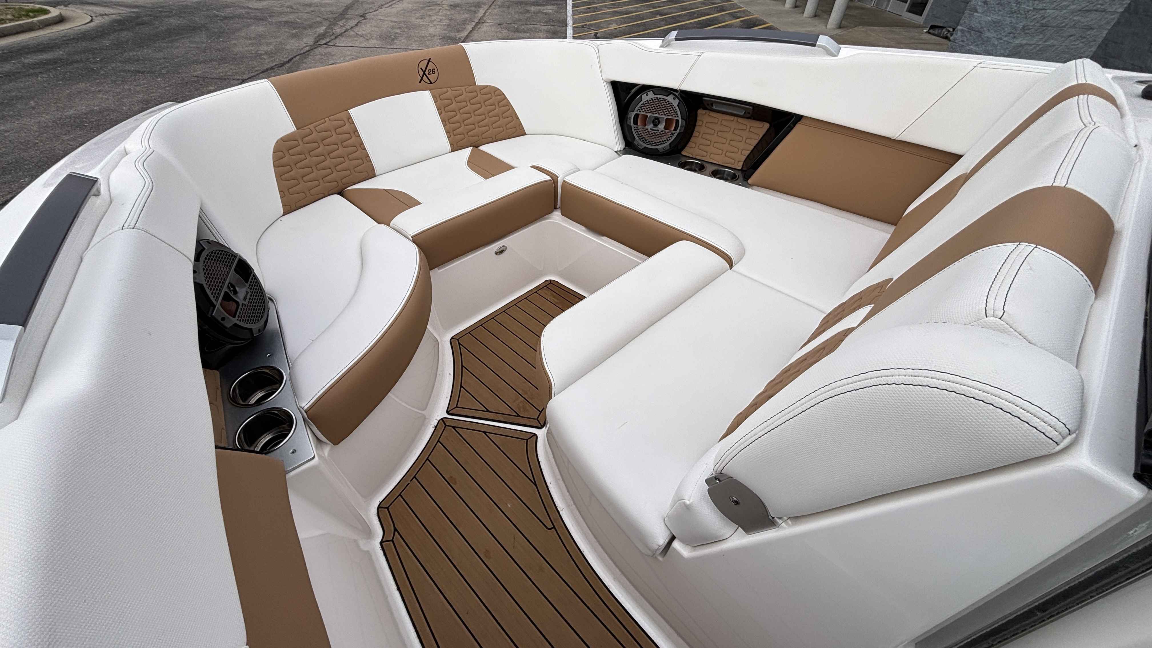 2022 MasterCraft X26 - Image 44