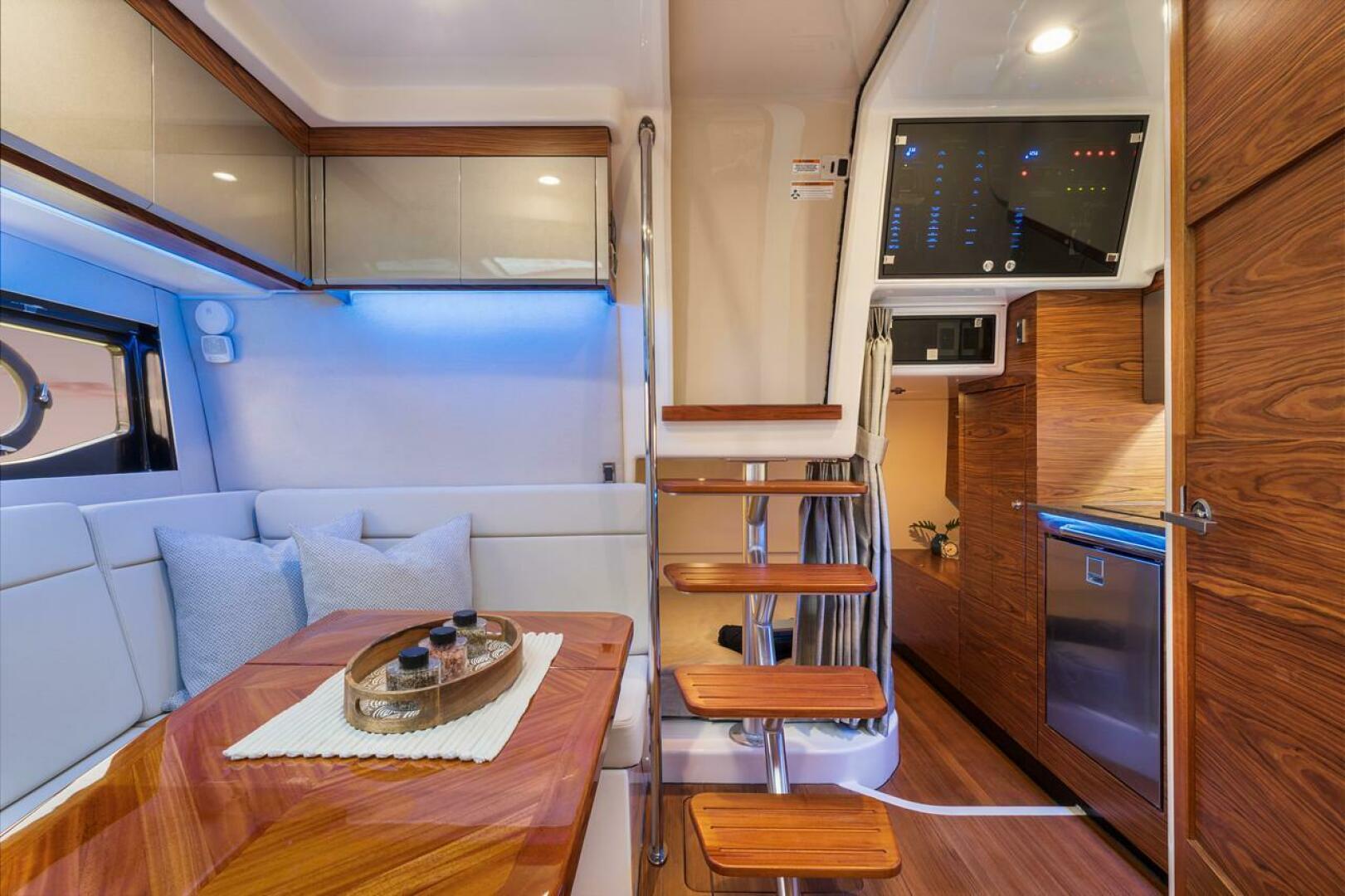 2021 Boston Whaler 405 Conquest - Image 32