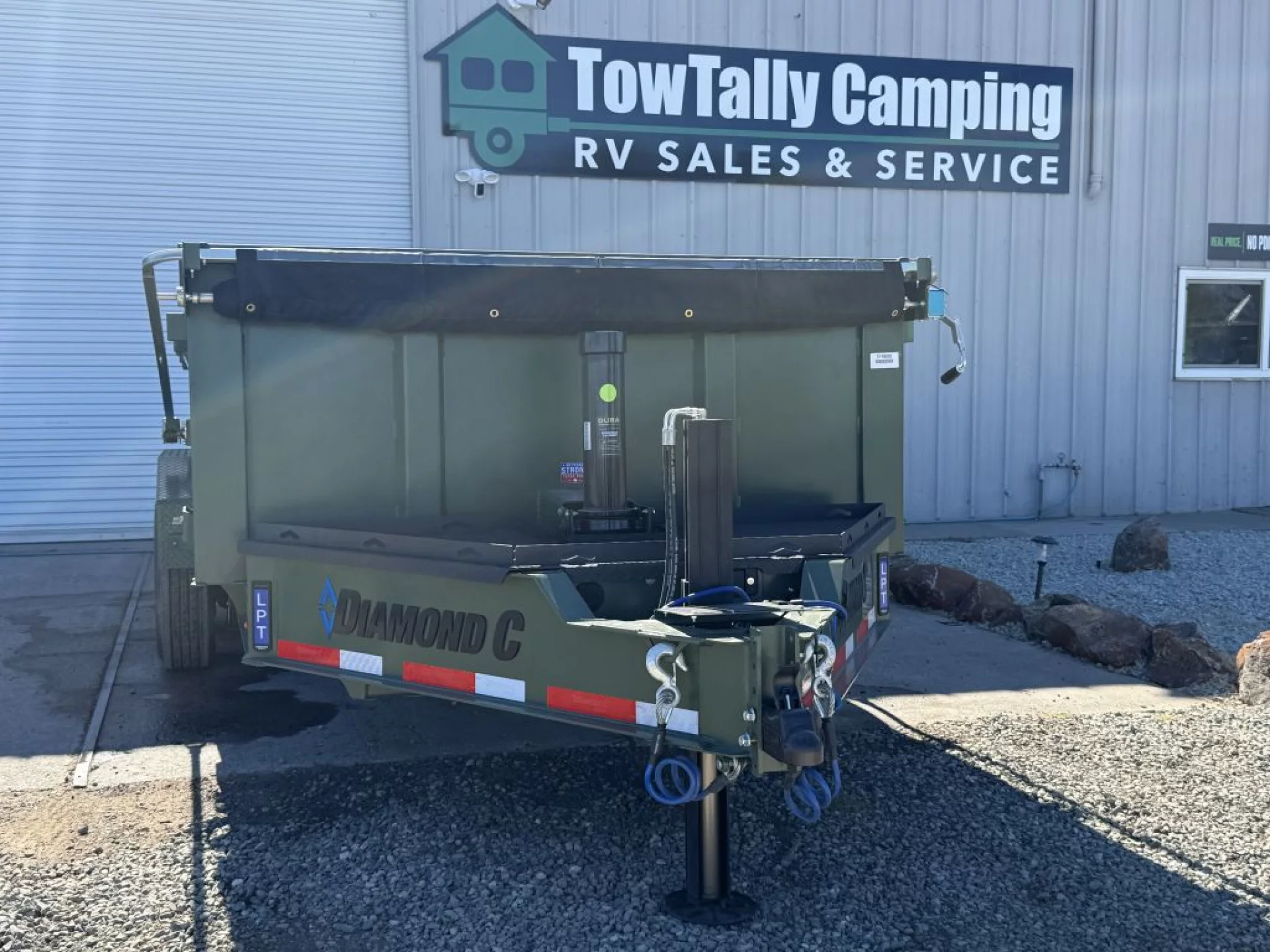 2027 DIAMOND C TRAILERS DIAMOND C LPT 207 HEAVY DUTY 14X82 32 SIDES PACESETTER - Image 1