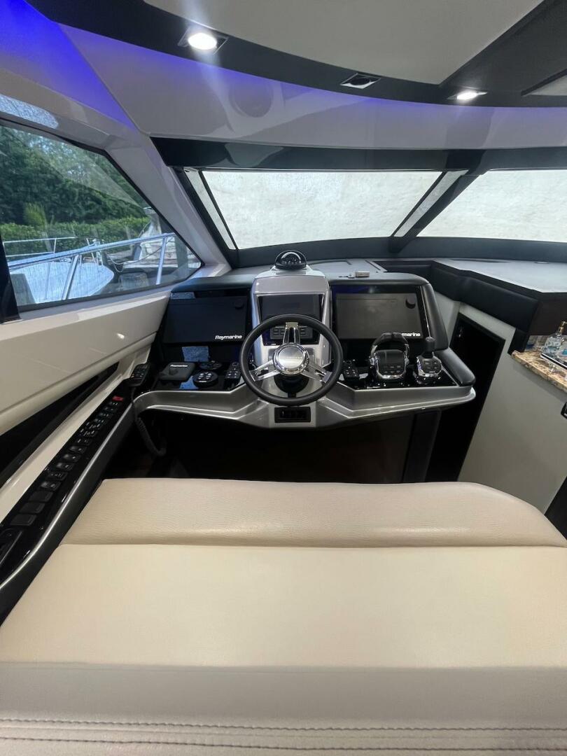 2017 Marquis 500 Sport Yacht - Image 28