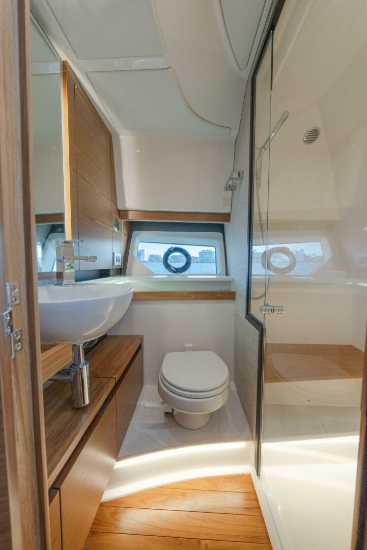 2025 Tiara Yachts 43 LE - Image 39
