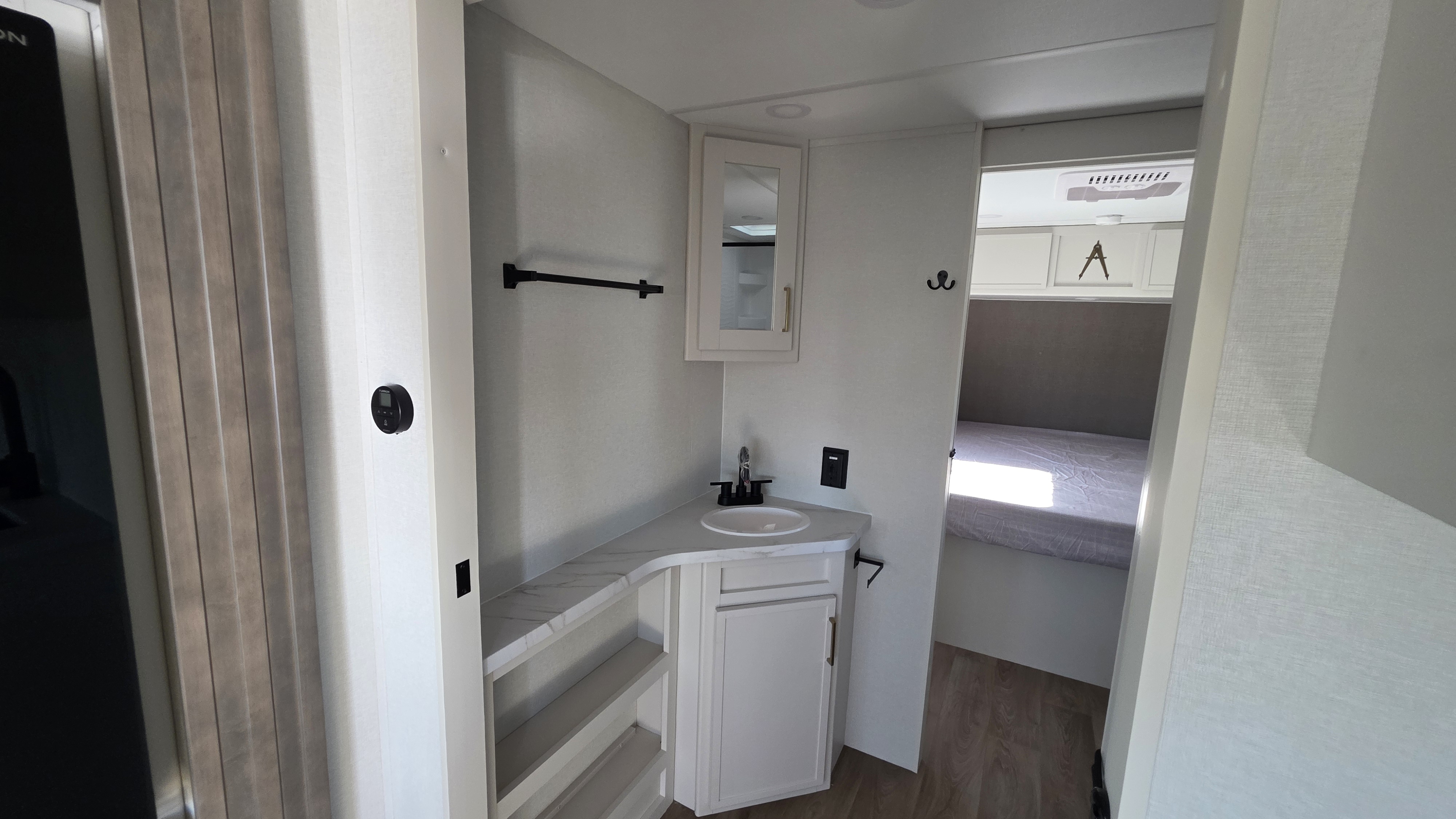 2027 GRAND DESIGN TRANSCEND 245RLT - Image 23