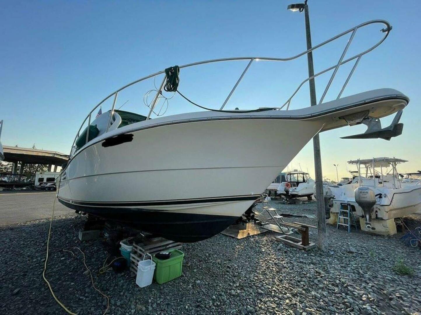 1998 Pursuit 3000 Express - Image 17