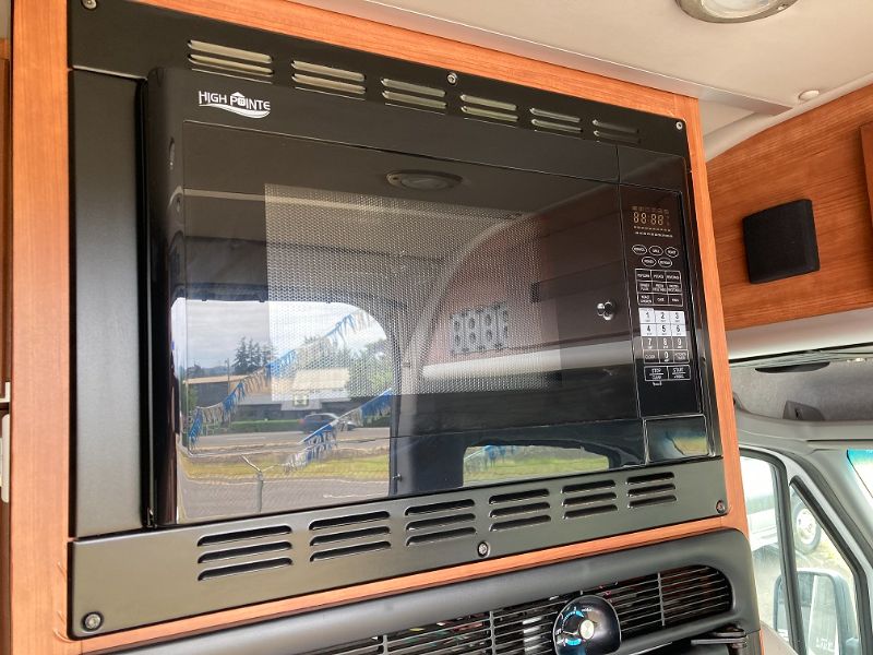 2018 Roadtrek CS Adventurous - Image 16