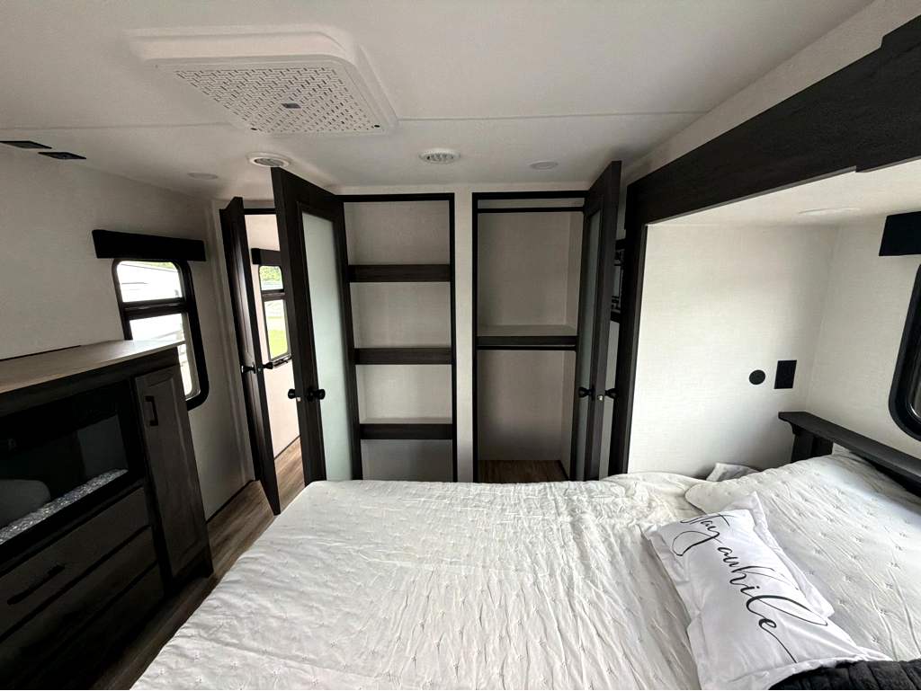 2027 VENTURE RV SPORTTREK 363VFR - Image 30