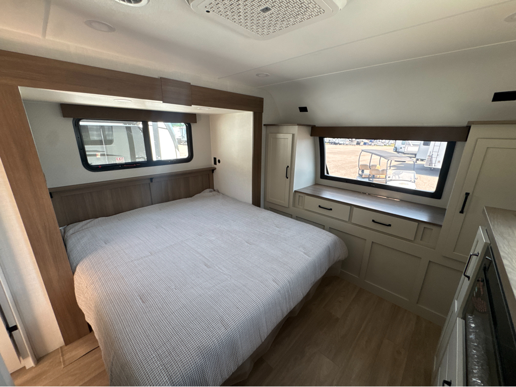 2027 VENTURE RV SPORTTREK 343VBH - Image 16