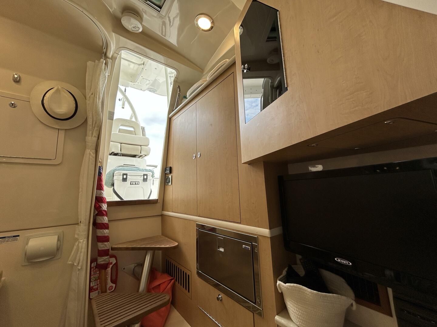 2017 Boston Whaler 370 Outrage - Image 21