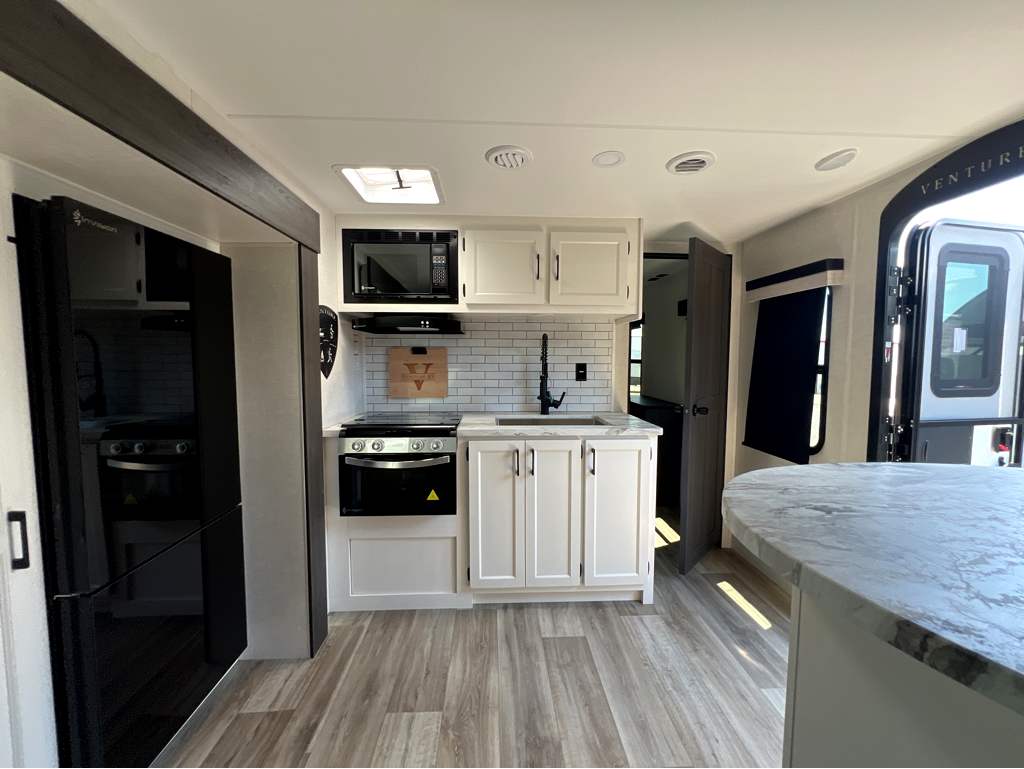 2026 VENTURE RV STRATUS 302VBH - Image 10