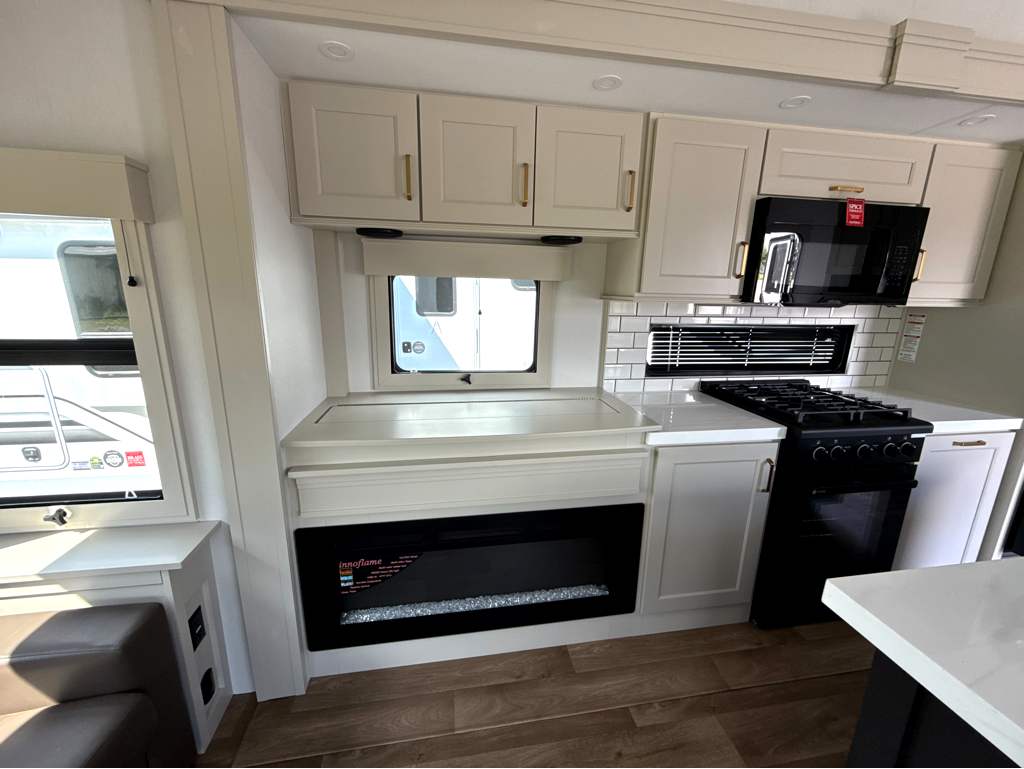 2027 GRAND DESIGN SOLITUDE 310GK - Image 15