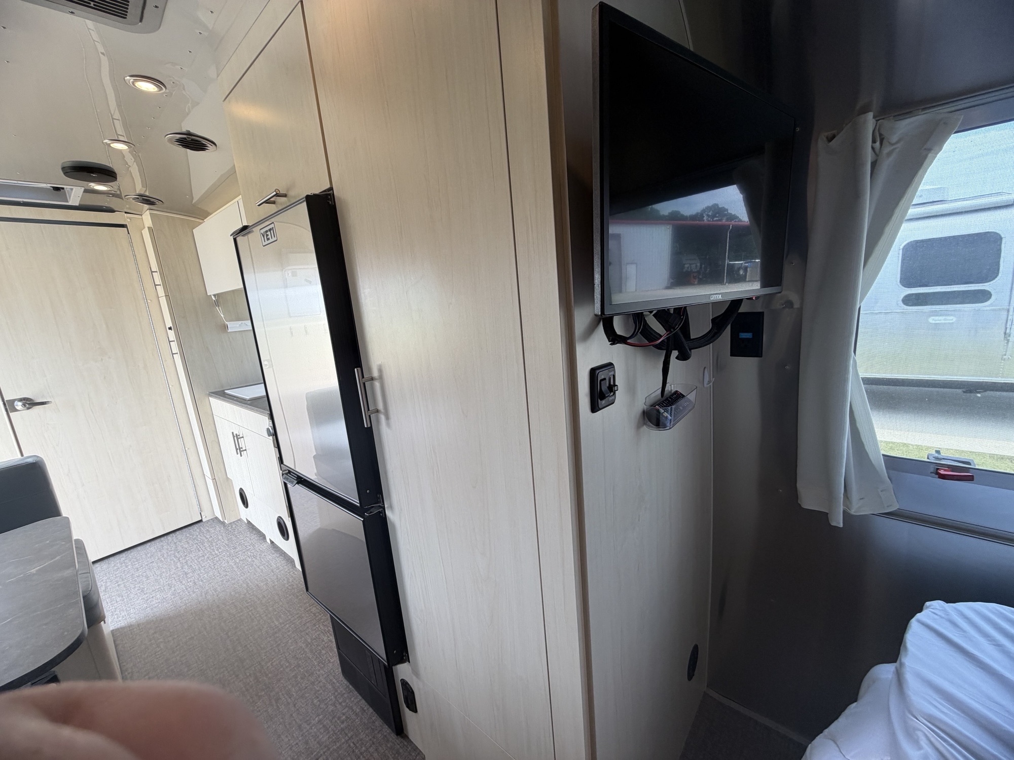 2024 AIRSTREAM FLYING CLOUD 23FB - Image 19