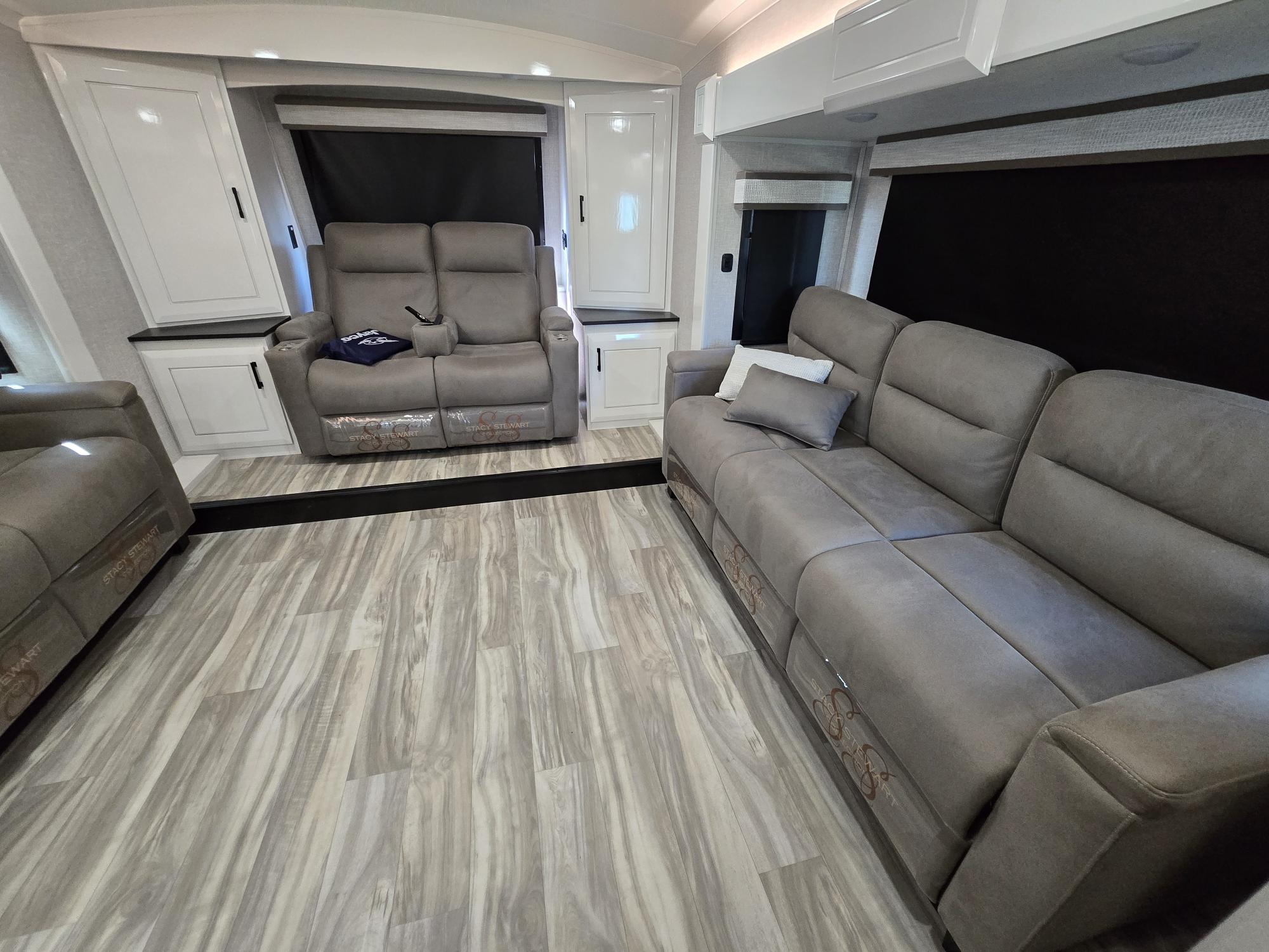 2025 JAYCO PINNACLE 38FLGS - Image 27