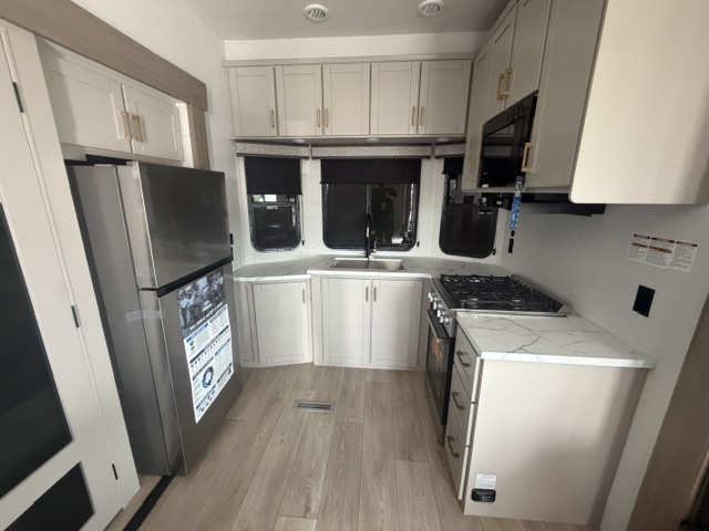 2027 JAYCO JAY FLIGHT BUNGALOW 404LOFT - Image 25