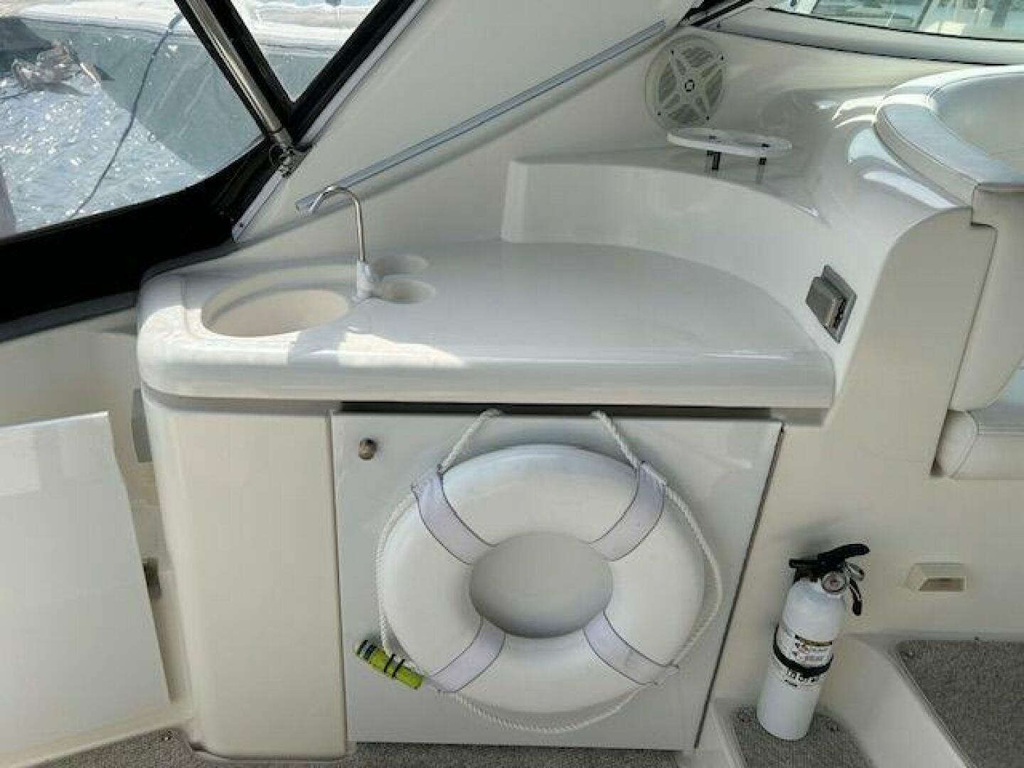 2004 Cruisers Yachts 340 Express - Image 9