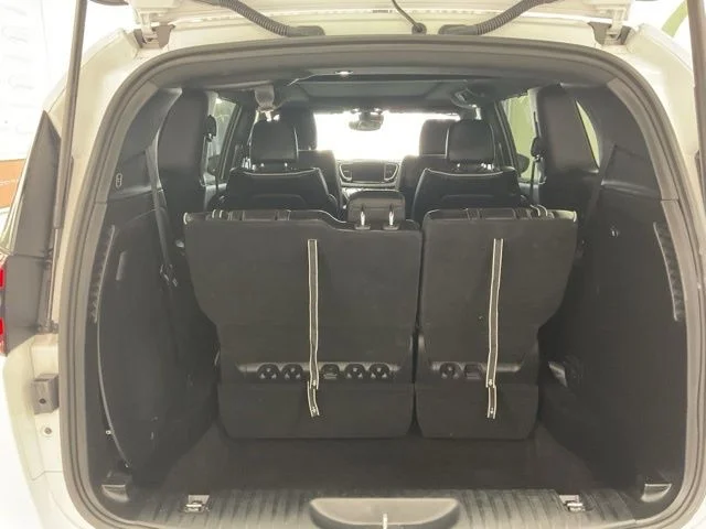 2025 Chrysler Pacifica Limited FWD - Image 12