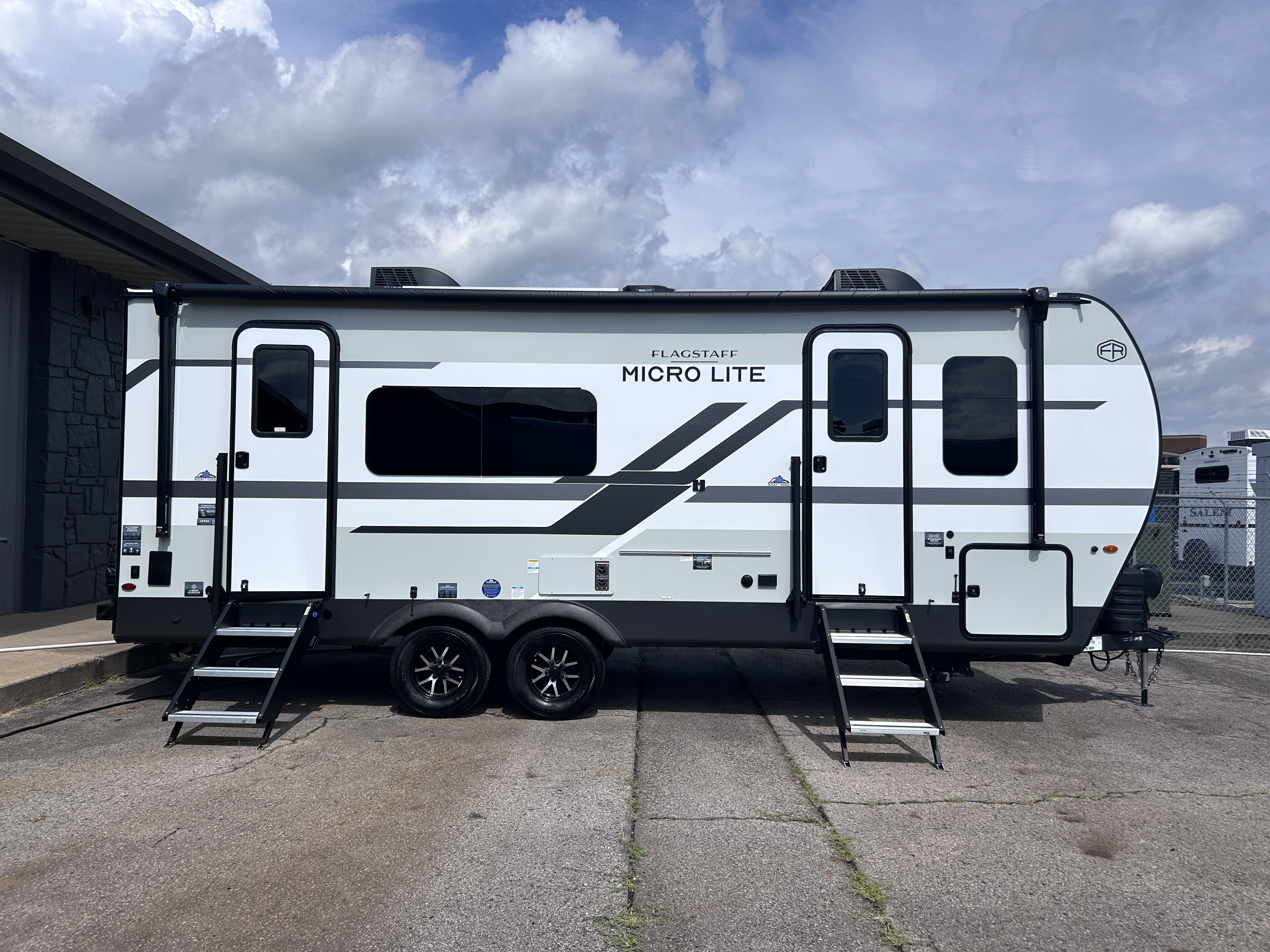 2027 Forest River FLAGSTAFF MICRO-LITE 25SRK - Image 2