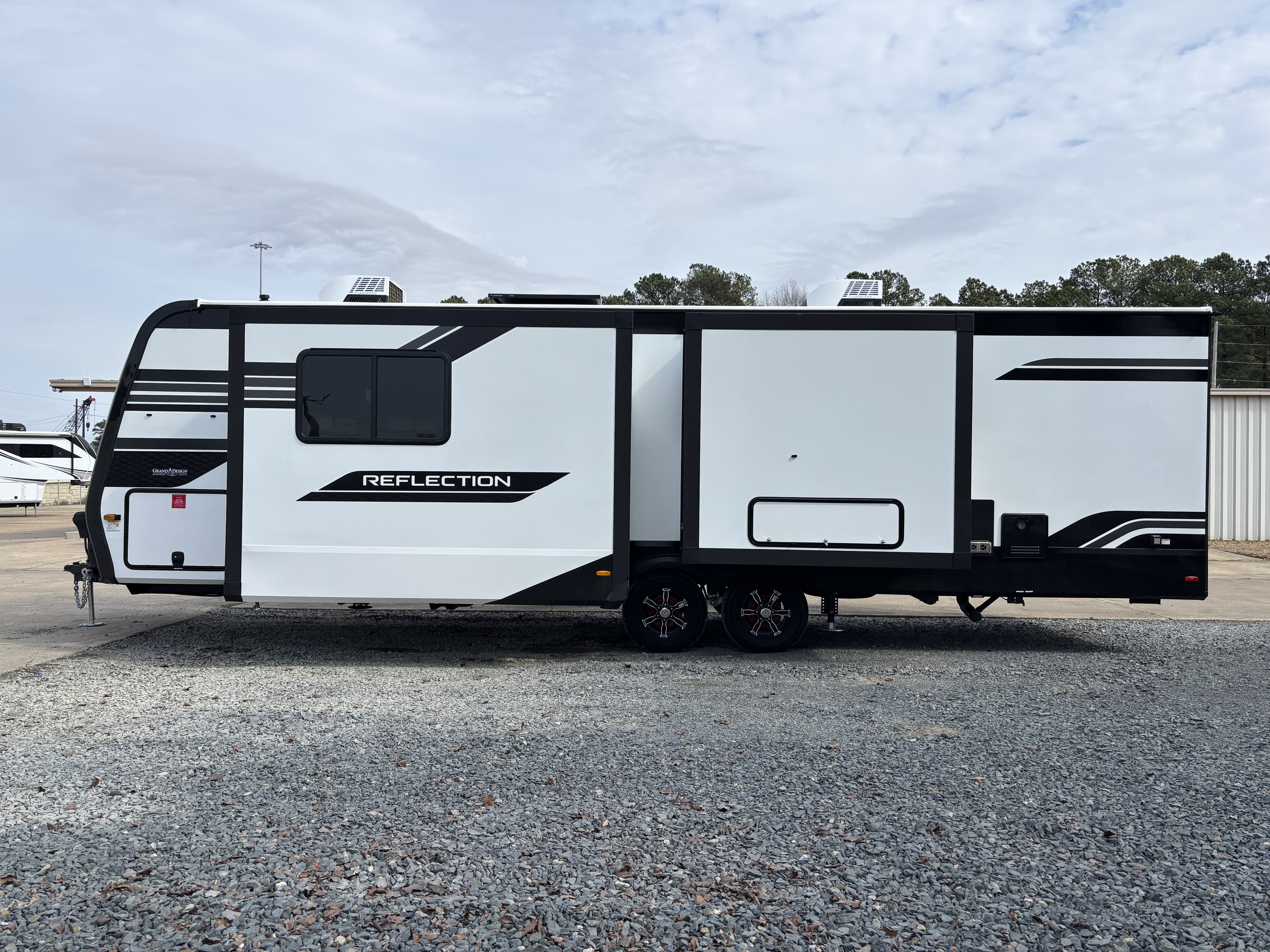 2026 Grand Design Reflection Travel Trailer 322FKTS - Image 5