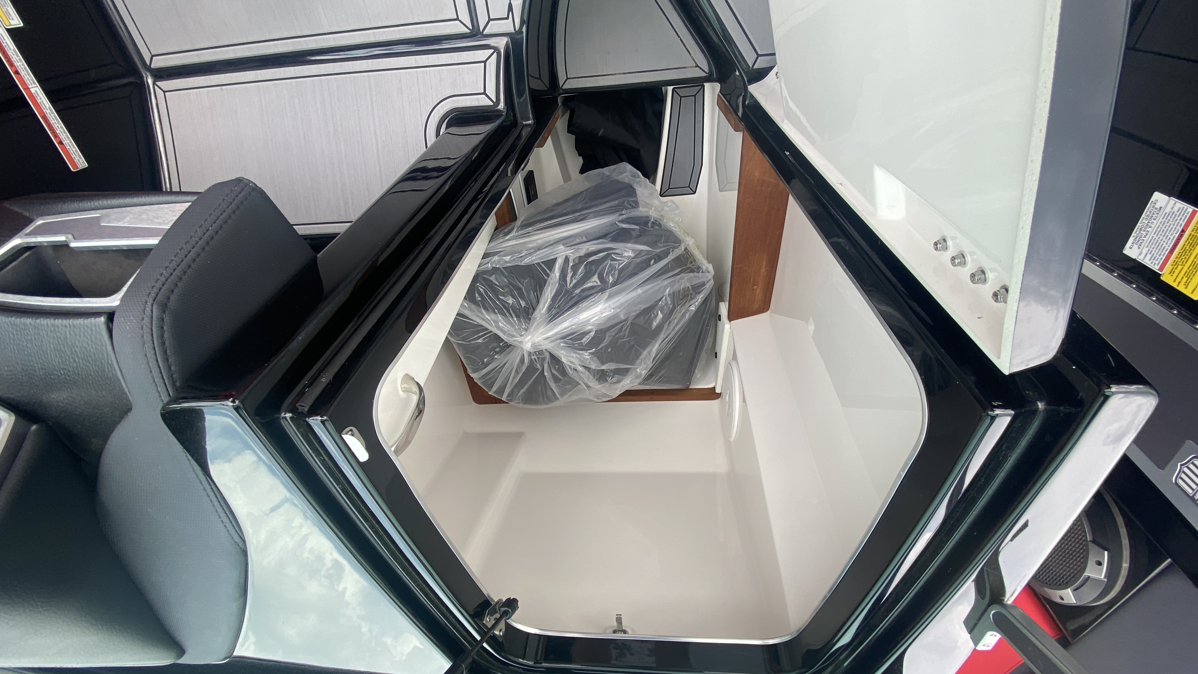 2021 MasterCraft X26 - Image 28