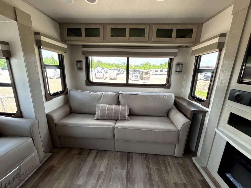 2022 PALOMINO RIVER RANCH 390RL - Image 9