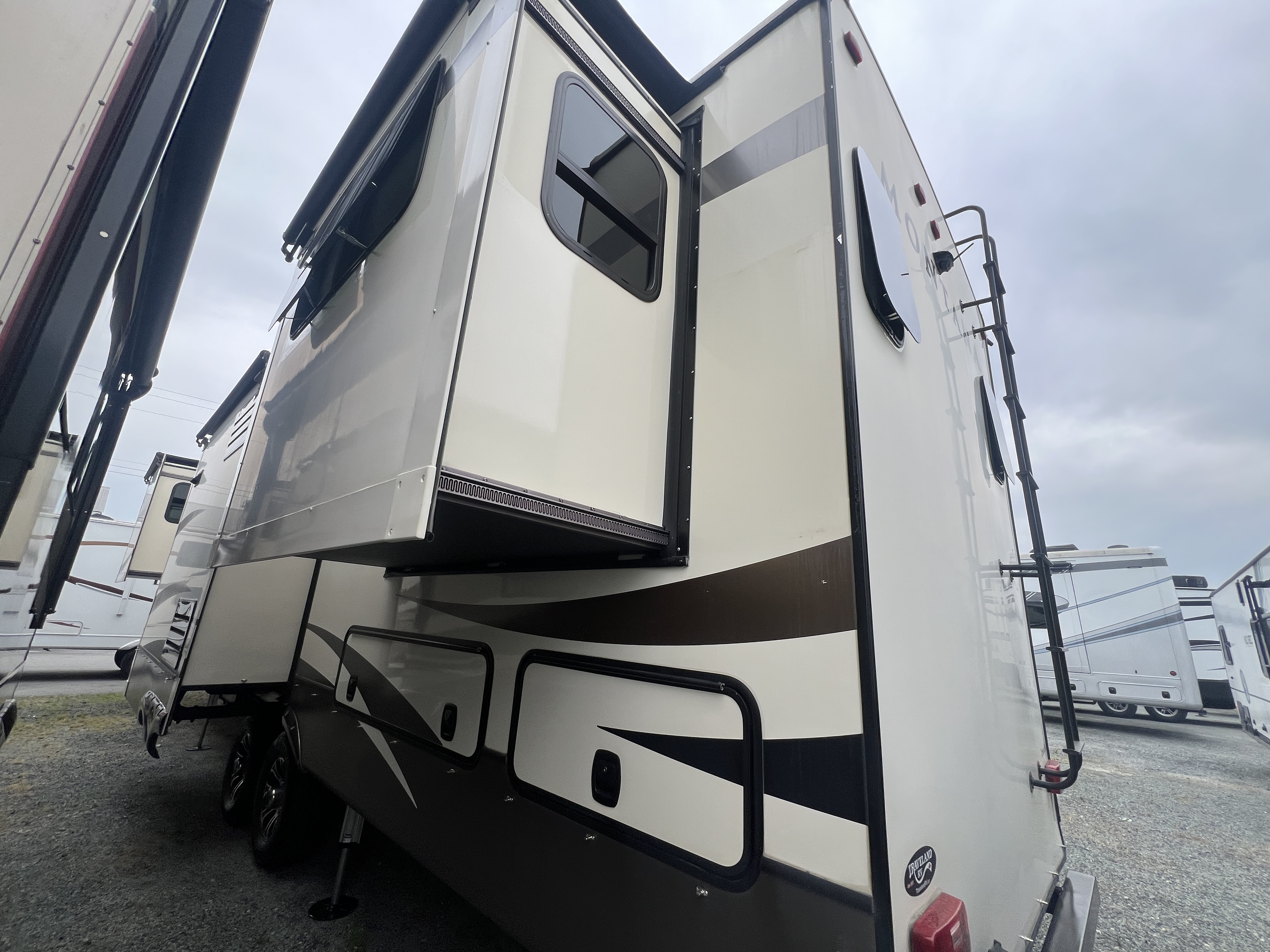 2017 Keystone Montana High Country 379RD - Image 6