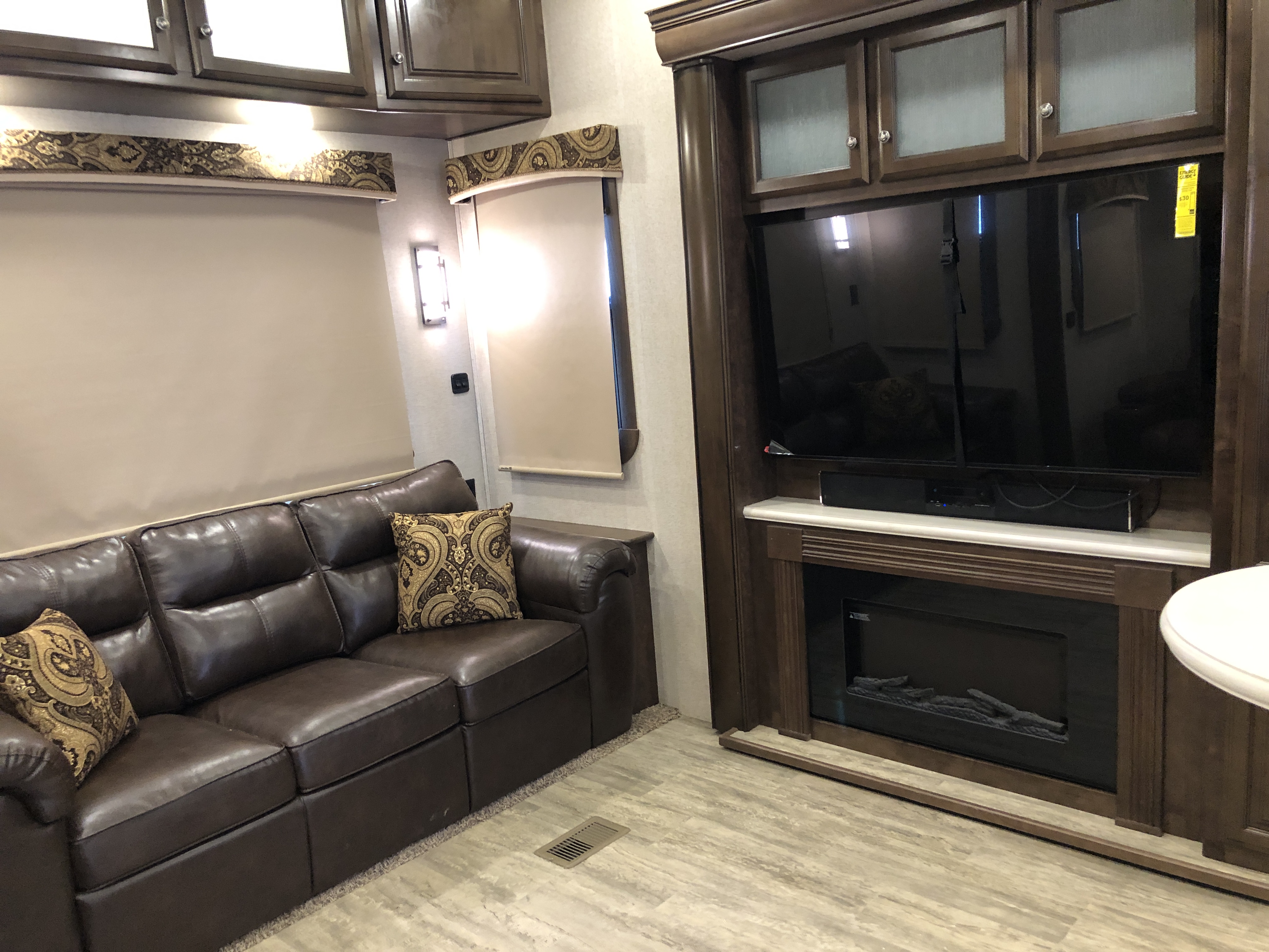 2017 REDWOOD RV 3821RL - Image 17