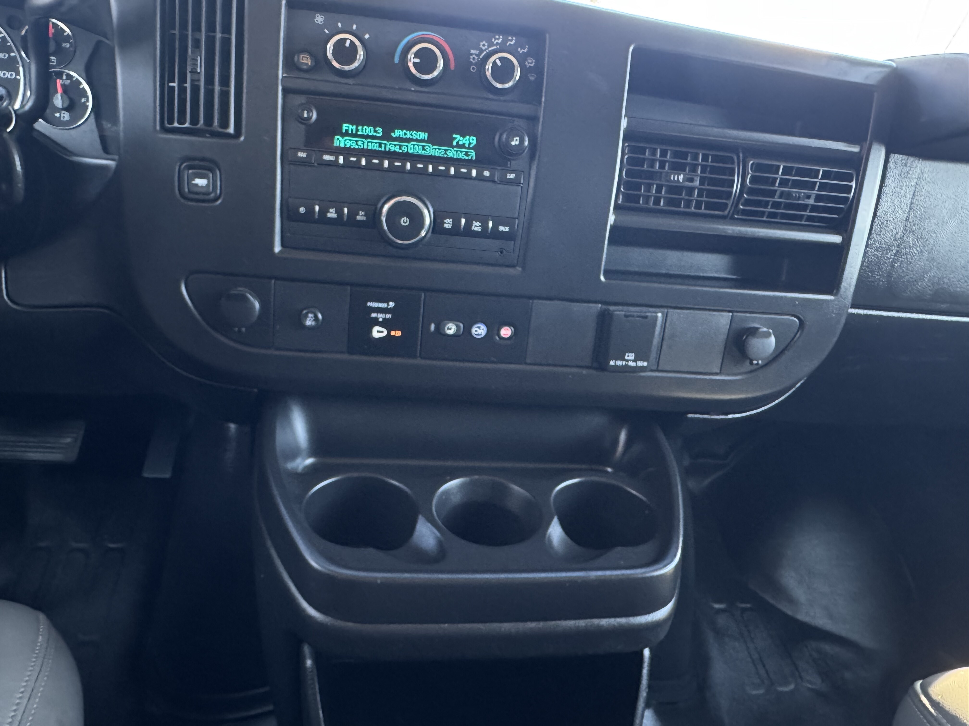2022 GMC Savana 80952 - Image 17
