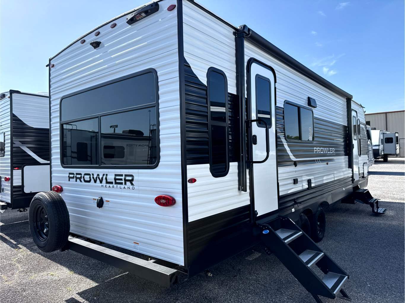 2027 HEARTLAND PROWLER 2601RLS - Image 4