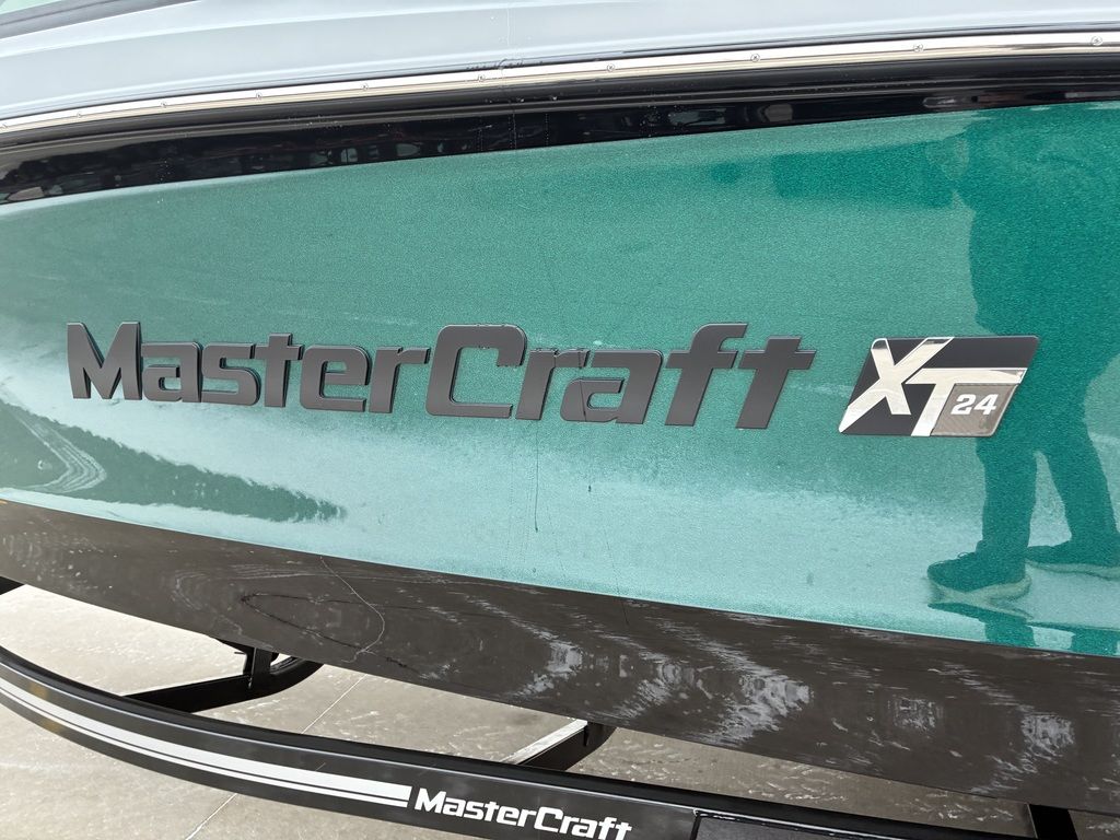 2026 MasterCraft XT24 - Image 12