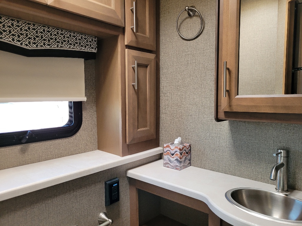 2022 Thor Motor Coach Omni BT36 - Image 13