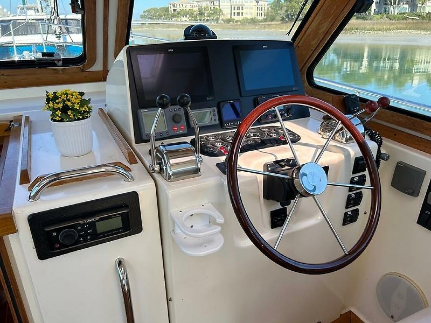 2004 Sabre 42 Express Hardback Base - Image 10