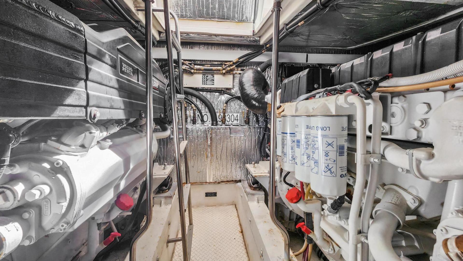 2007 Cruisers 520 Express - Image 37